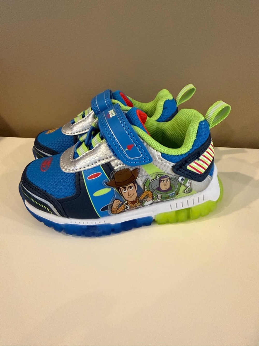 Disney Toy StoryLight-Up Toddler Sneakers NEW size 6